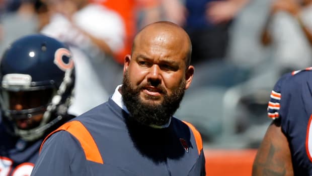 Donovan Raiola 2021 Chicago Bears cropped USATSI_16574599